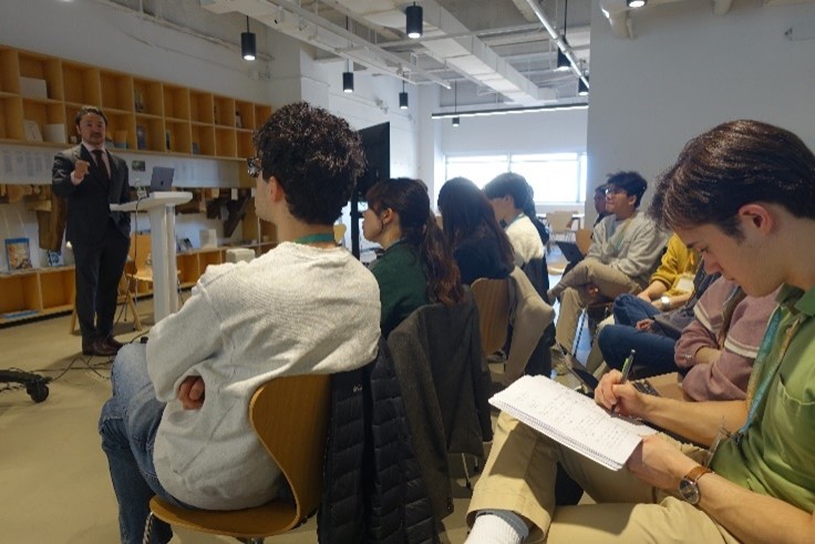 東京大学ニューヨークオフィスでの講義②